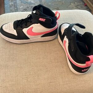 Nike child court borough mid 2 shoes size 13.5